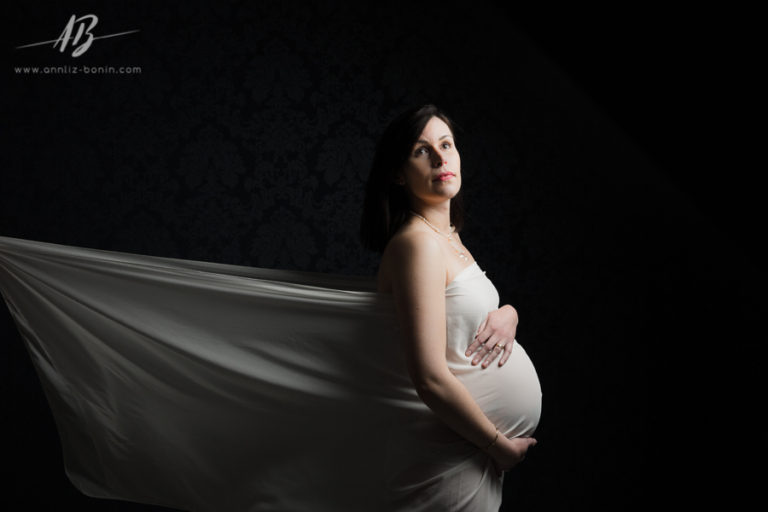 Tout en douceur – séance photo de grossesse en studio
