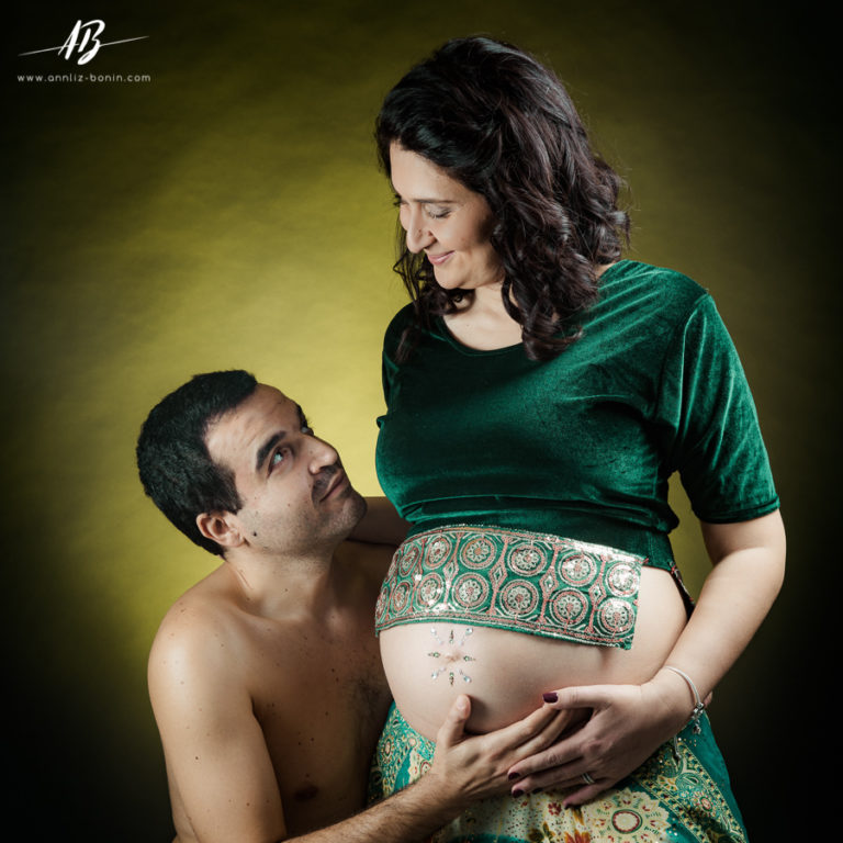 Lire la suite à propos de l’article Mouna et Marwen – photo de grossesse en studio