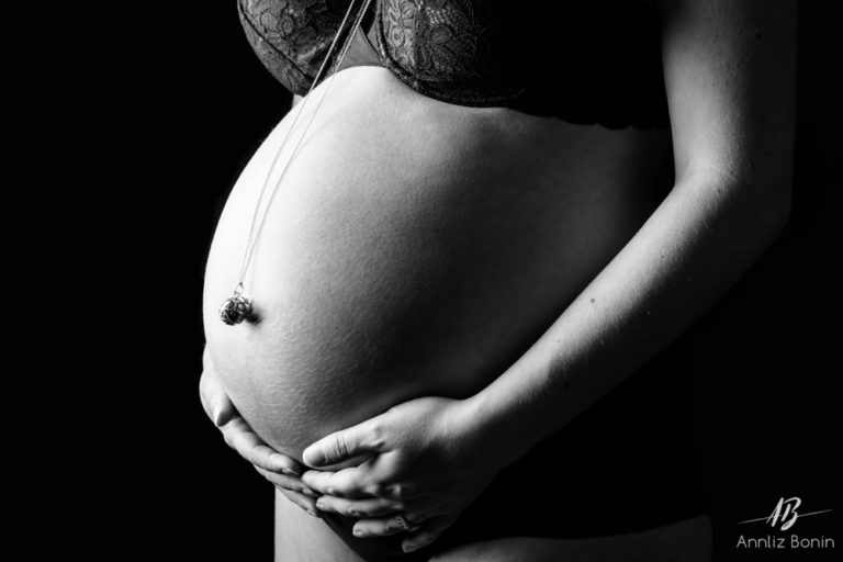 Lire la suite à propos de l’article Moment de douceur avec cette séance grossesse
