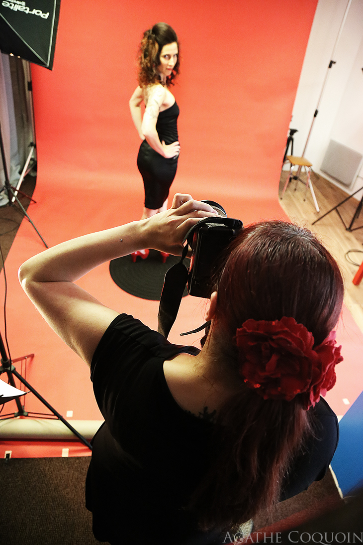 Lire la suite à propos de l’article Backstage shooting pin-up – dans les coulisses d’une séance photo en studio.