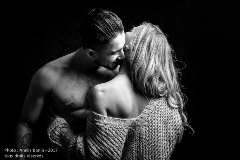 Lire la suite à propos de l’article Séance photo en amoureux – séance couple en studio