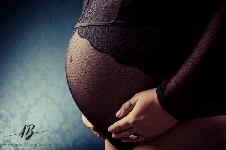 Lire la suite à propos de l’article photos de grossesse en famille – séance photo de grossesse en studio