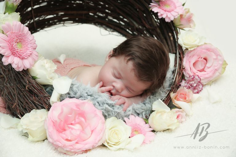 Séance naissance tout en émotion – photo de nouveau-né à Caen