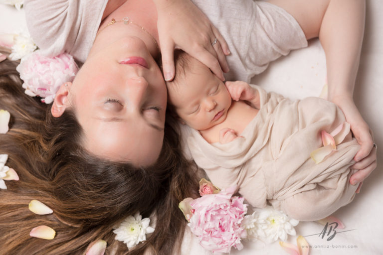 Lire la suite à propos de l’article Avec Céleste – photos de naissance en studio à Caen