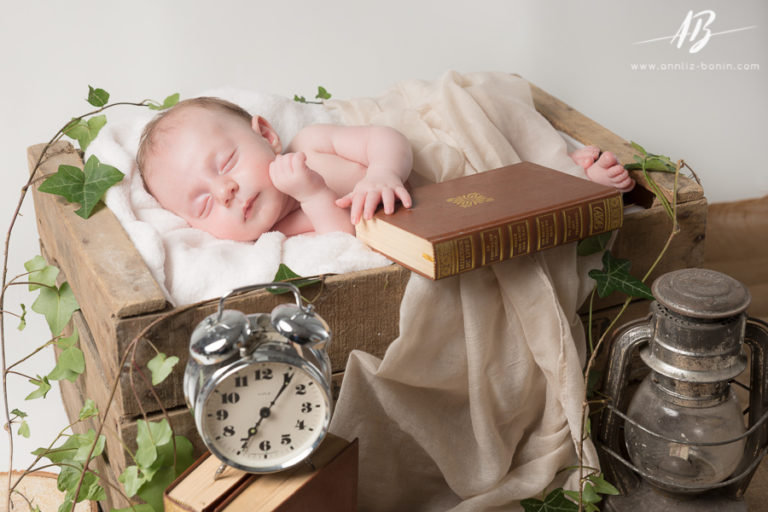 Lire la suite à propos de l’article Nathanaël, 6 semaines – photographe bébé en studio à Caen