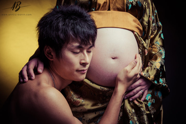 Lire la suite à propos de l’article Ophélie et Yuma – photos de grossesse en studio
