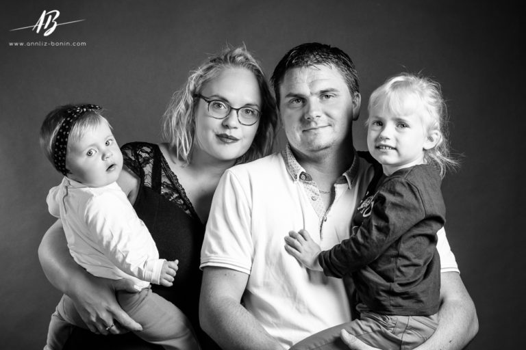 Lire la suite à propos de l’article Mini-Session d’automne – Photos de famille en studio à Caen