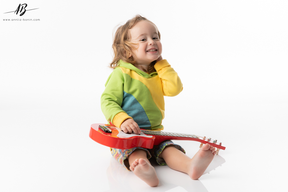 Nino et sa guitare